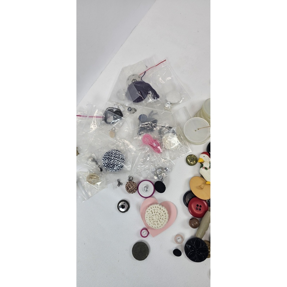 Vintage Button Lot Mixed Bulk Sewing Buttons Metal Plastic Assorted Large - Picture 5 of 5